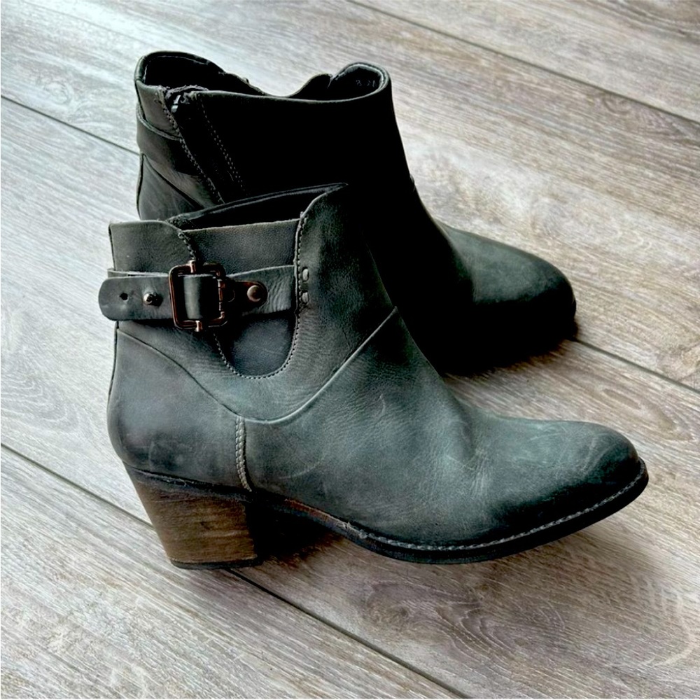 Earth West Riverton Smooth Leather Ankle Bootie in Oil Green